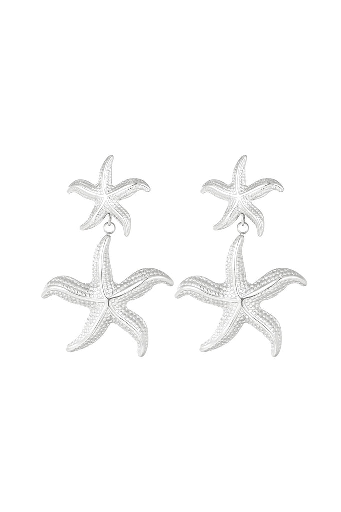 Dubbele Zeester Oorbellen – Speels en Elegant. Zilverkleurige oorstekers. Verkrijgbaar bij Optiwatch.nl