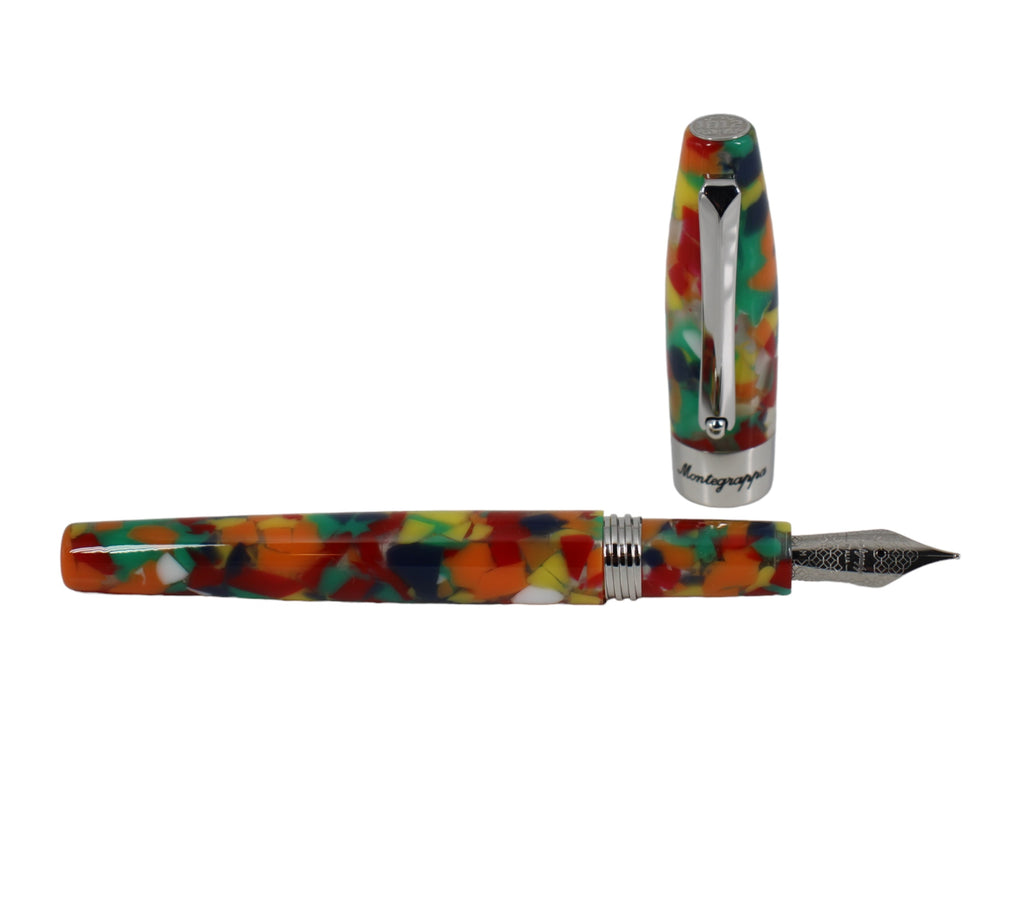  De Montegrappa Fortuna Mosaico Resin Vulpen ISFOB3IM betovert met zijn felle kleuren en verfijnde ontwerp. Luxe schrijfinstrument voor kenners. Verkrijgbaar bij Optiwatch