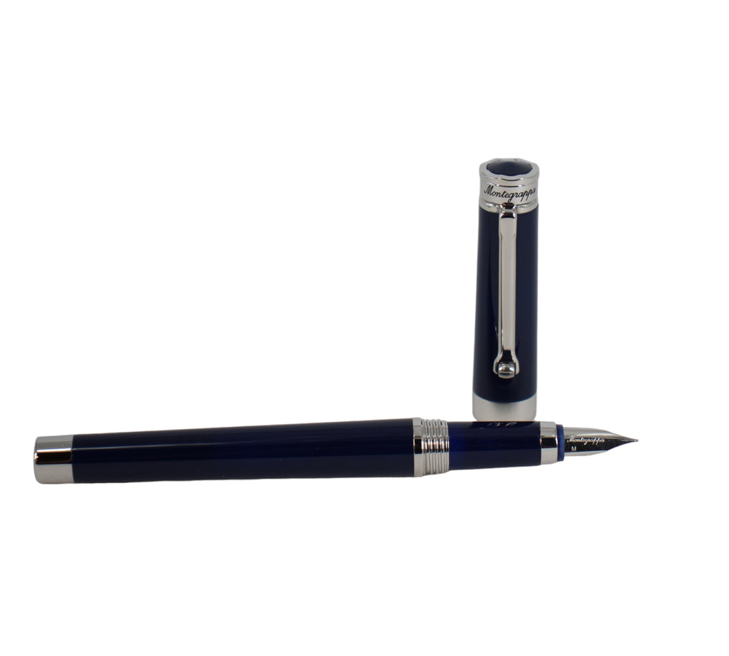 Montegrappa Parola Navy Blue vulpen (M) ISWOT3AD: Een elegante vulpen in diep blauw met zilveren accenten, een tijdloze uiting van verfijning. Verkrijgbaar bij Optiwatch