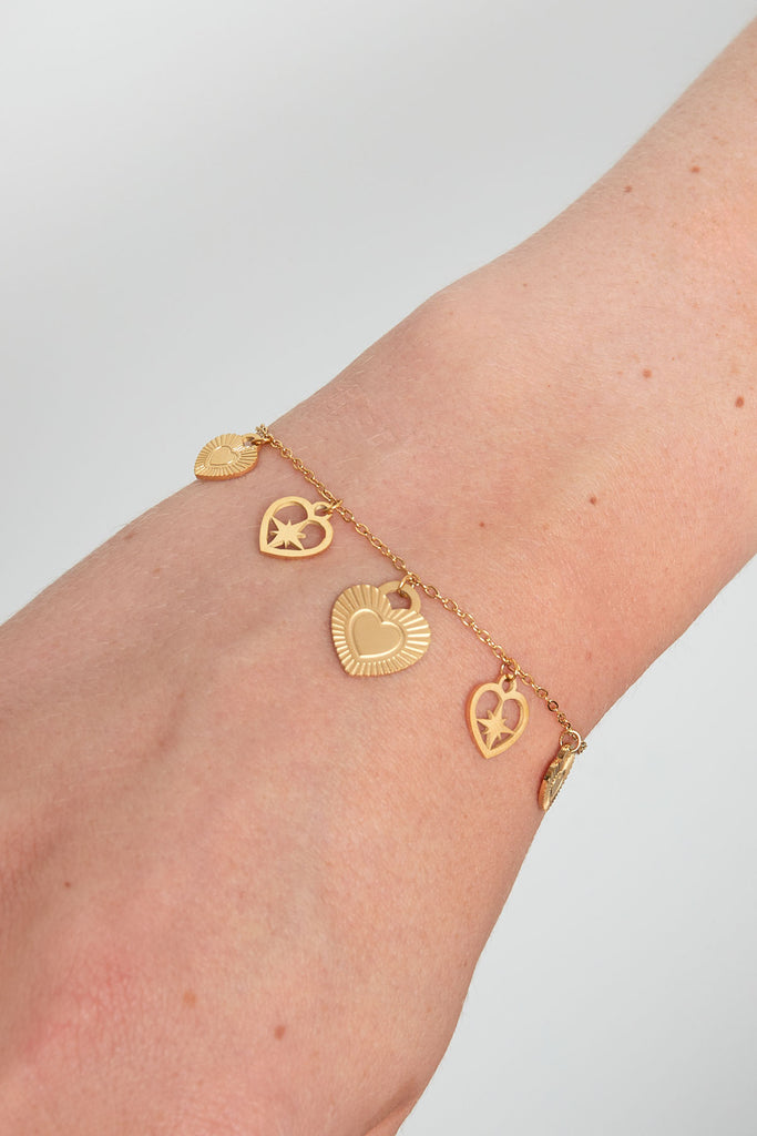 Passionate Heart Charms Armband – Goudkleurige bedelarmband. Verkrijgbaar bij Optiwatch.nl